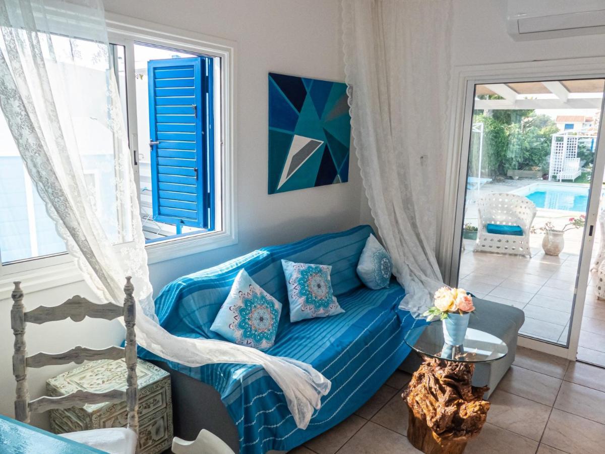 Greek Island Style 2 Bedroom Villa With Pool Next To The Sea Λάρνακα Εξωτερικό φωτογραφία