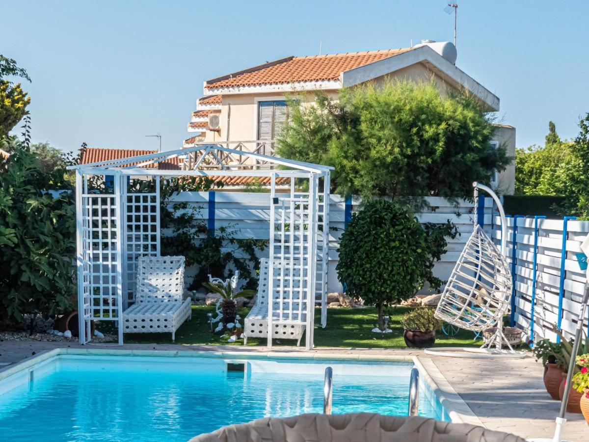 Greek Island Style 2 Bedroom Villa With Pool Next To The Sea Λάρνακα Εξωτερικό φωτογραφία