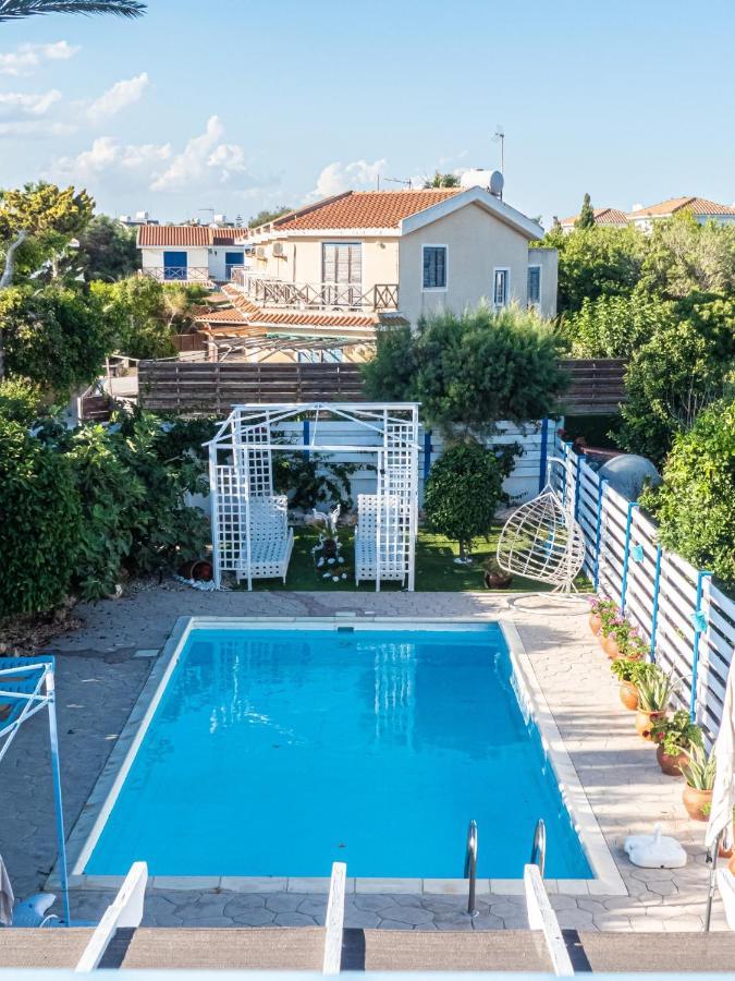 Greek Island Style 2 Bedroom Villa With Pool Next To The Sea Λάρνακα Εξωτερικό φωτογραφία