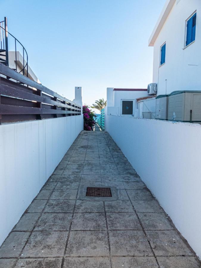 Greek Island Style 2 Bedroom Villa With Pool Next To The Sea Λάρνακα Εξωτερικό φωτογραφία