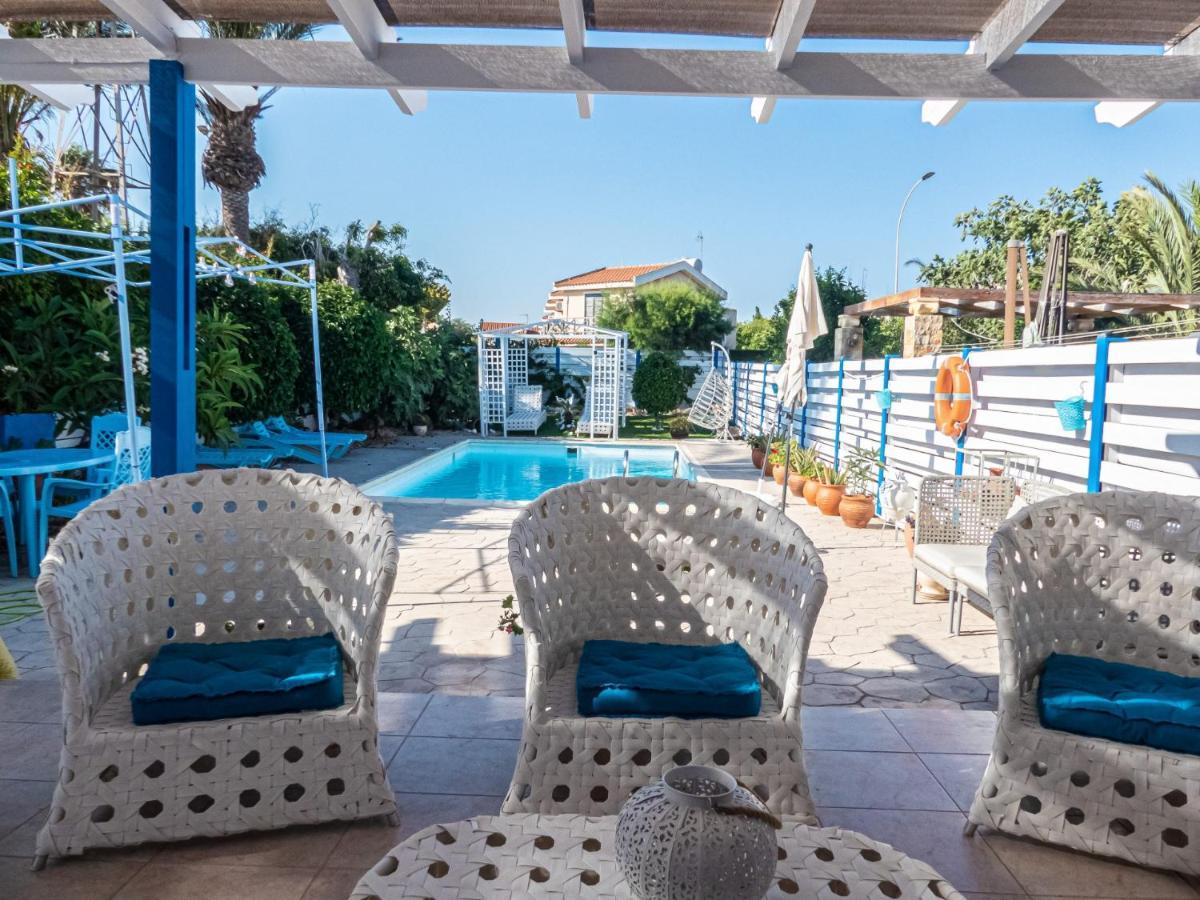 Greek Island Style 2 Bedroom Villa With Pool Next To The Sea Λάρνακα Εξωτερικό φωτογραφία