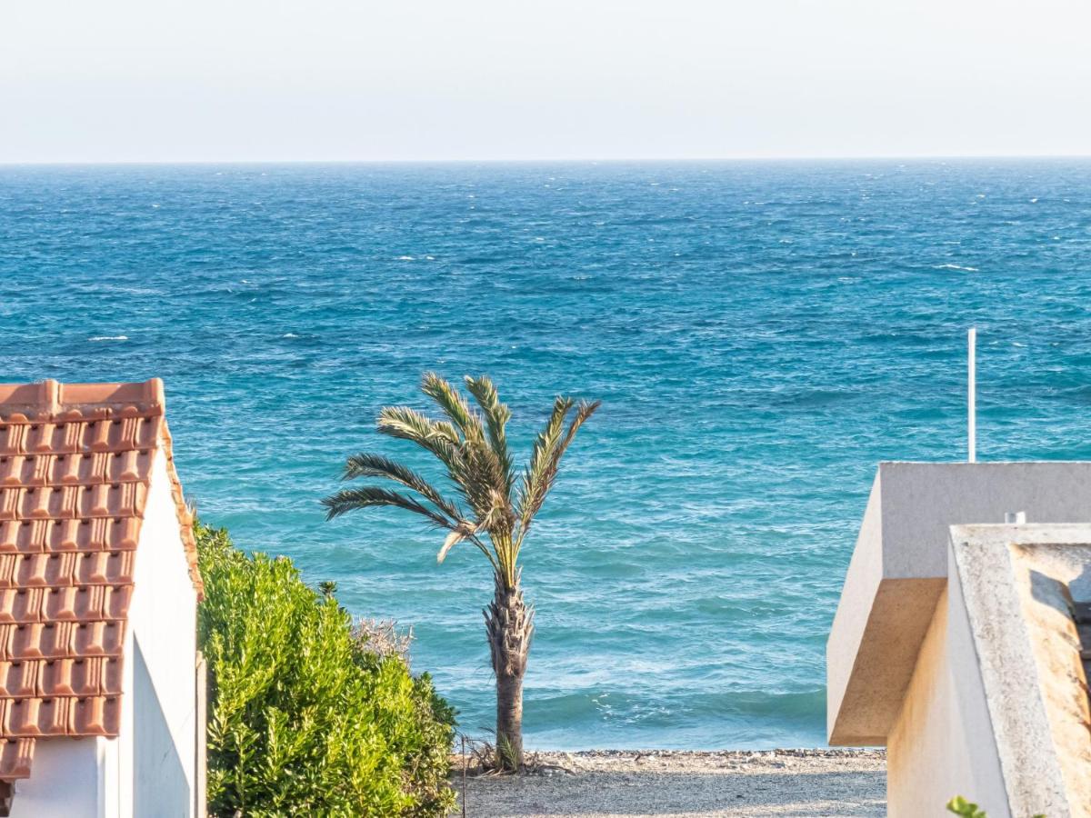 Greek Island Style 2 Bedroom Villa With Pool Next To The Sea Λάρνακα Εξωτερικό φωτογραφία