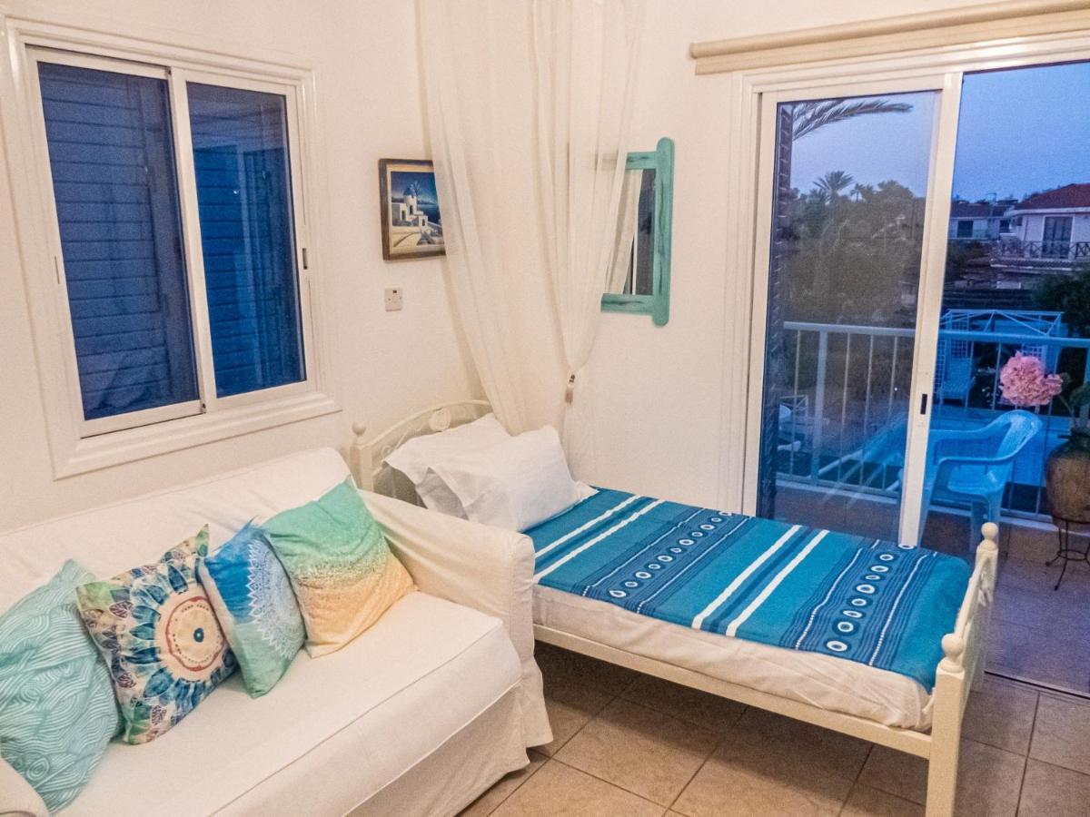 Greek Island Style 2 Bedroom Villa With Pool Next To The Sea Λάρνακα Εξωτερικό φωτογραφία
