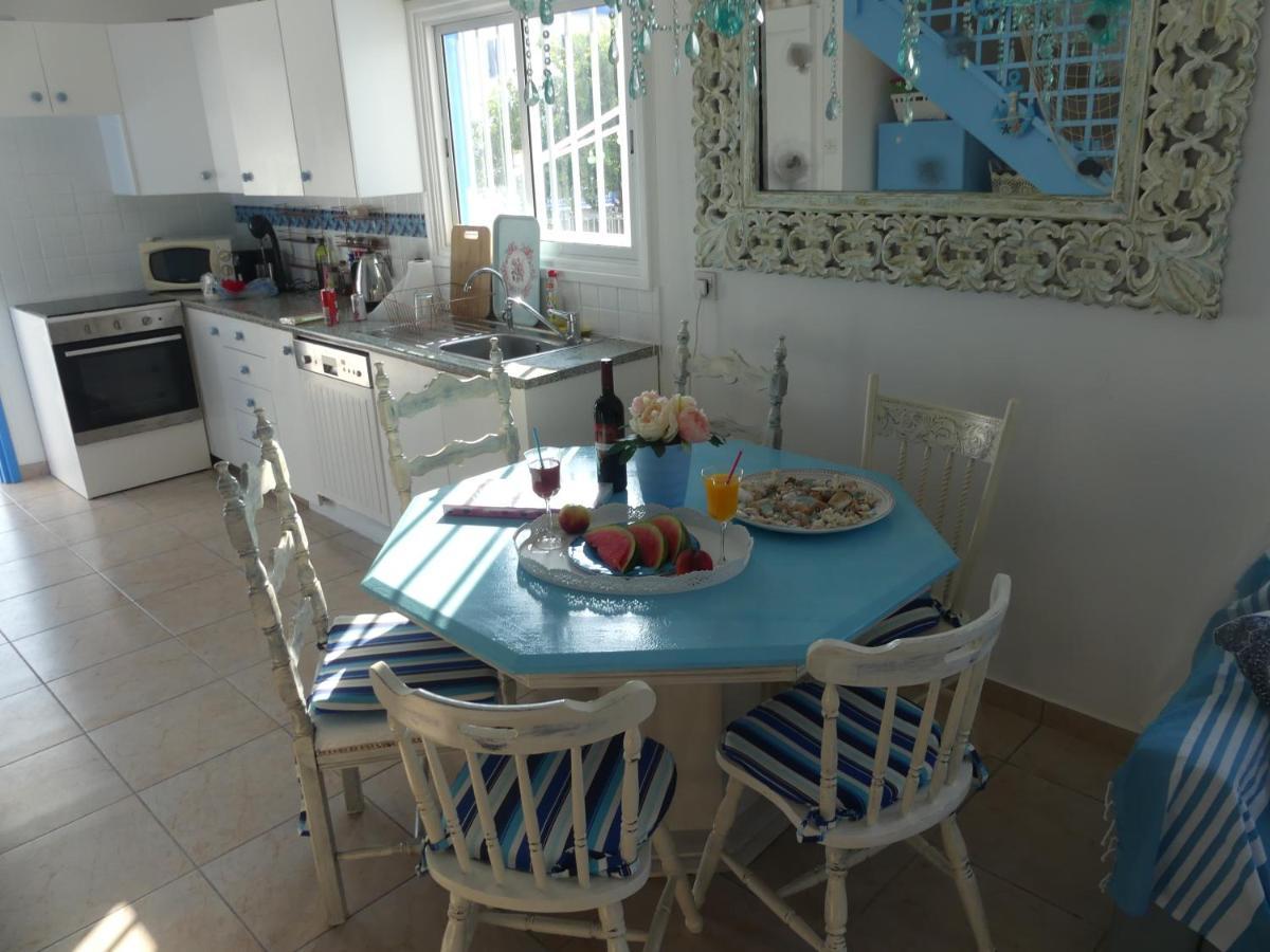 Greek Island Style 2 Bedroom Villa With Pool Next To The Sea Λάρνακα Εξωτερικό φωτογραφία